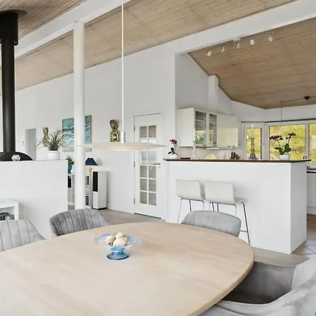 Alyssa - 300m From The Sea By Interhome Nyaraló *
